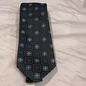 Sophisticated Black and Blue Geometric Tie